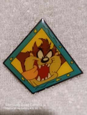 Vintage Looney tunes smiling taz enamel refrigerator magnet